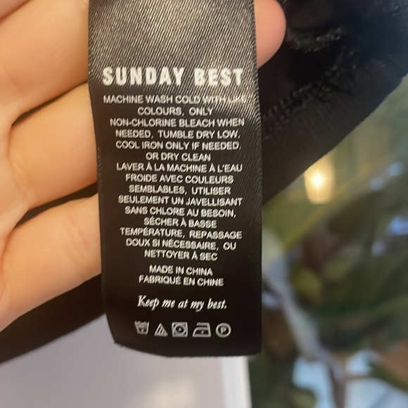 NEW Aritzia bliss cropped tee in black - Picture 5 of 11